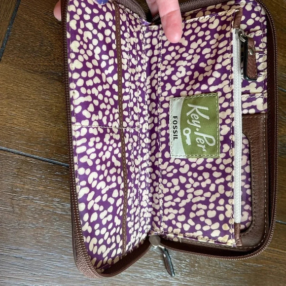NWOT Fossil wallet - Picture 8 of 9